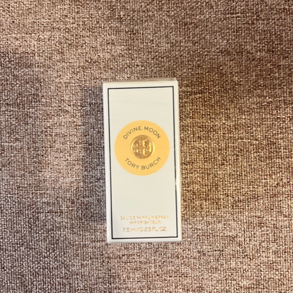 Tory Burch Divine Moon Fragrance in White and Gold
